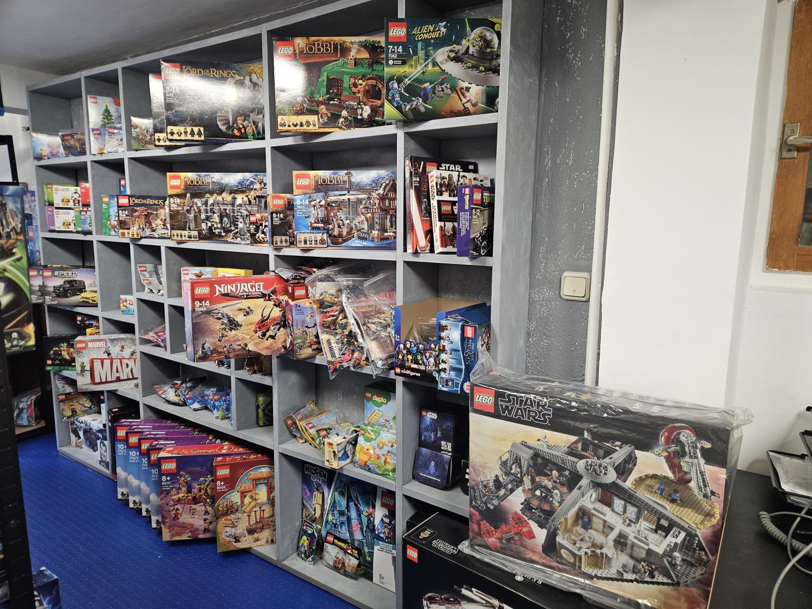 43.5K euro+ for a Specialty Retired Used/Sealed Sets + Minifigs (mostly SW) Store! Some Parts, 100 kilos Bulk