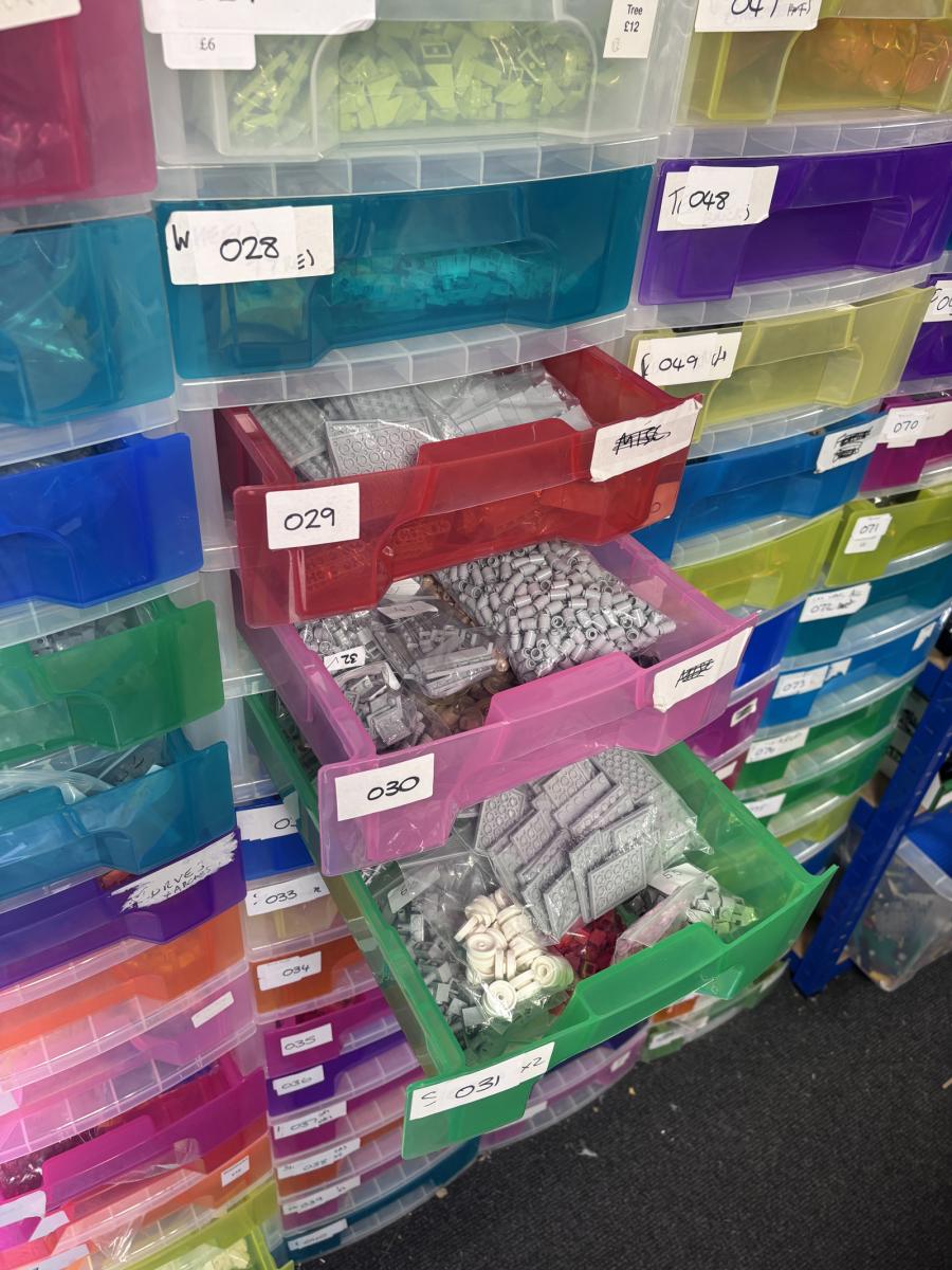 Large sorted and bagged inventory 464k parts, 698 lots, £30,500 value (6 month BL Average sale price)