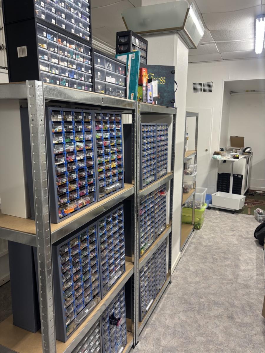 Bricklink store inventory for sale, 200 000 + parts with akro mils, lots of minifigures 