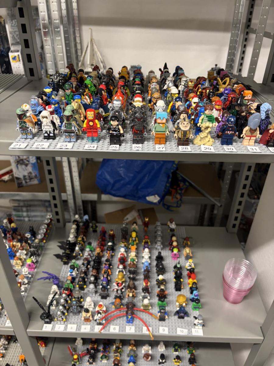 Bricklink store inventory for sale, 200 000 + parts with akro mils, lots of minifigures 
