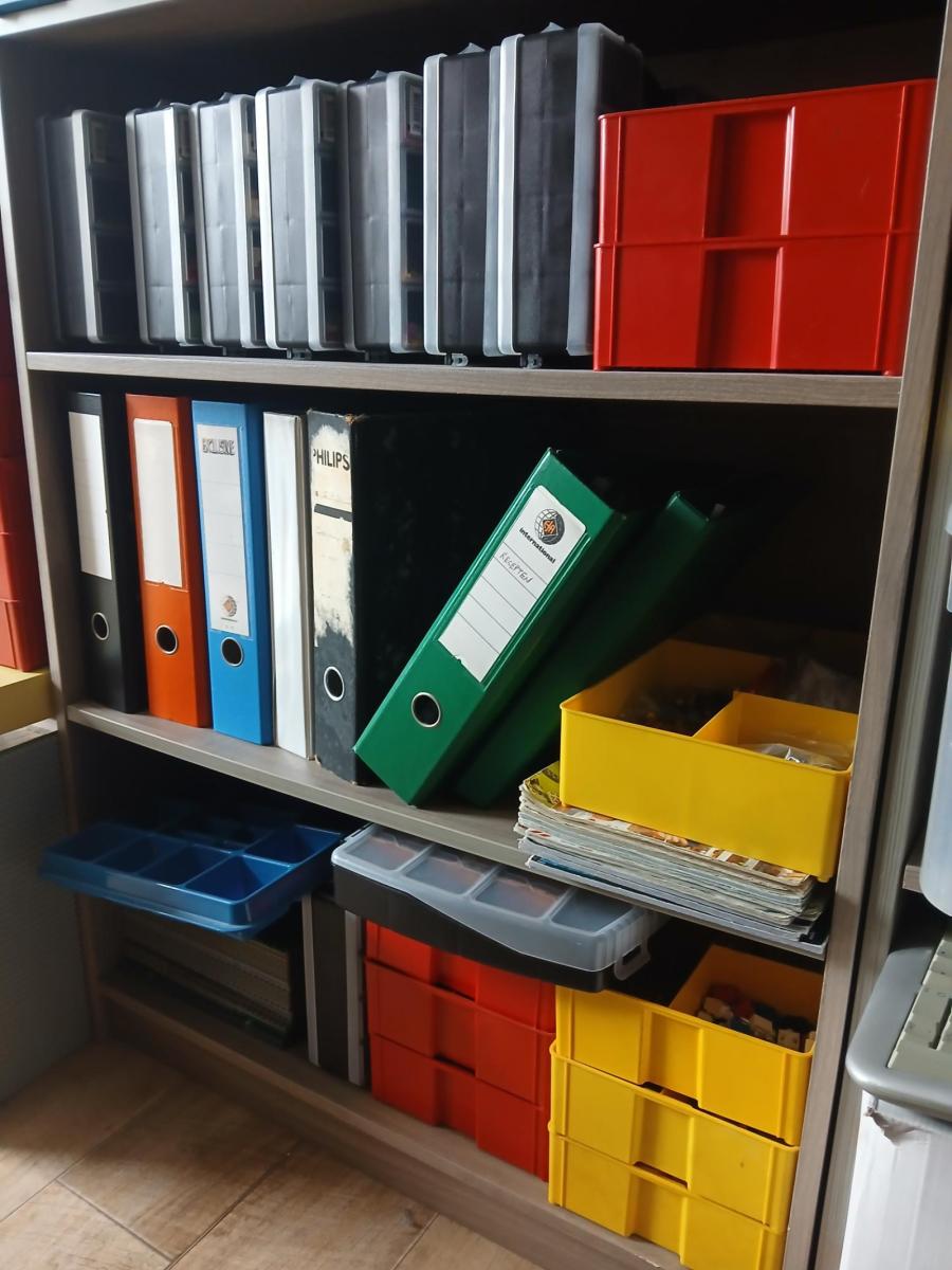 Small lego store with used parts and some sets