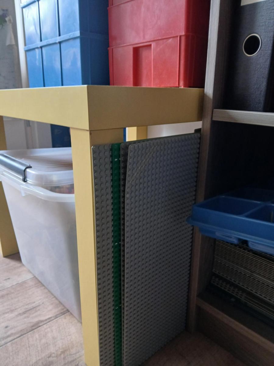 Small lego store with used parts and some sets