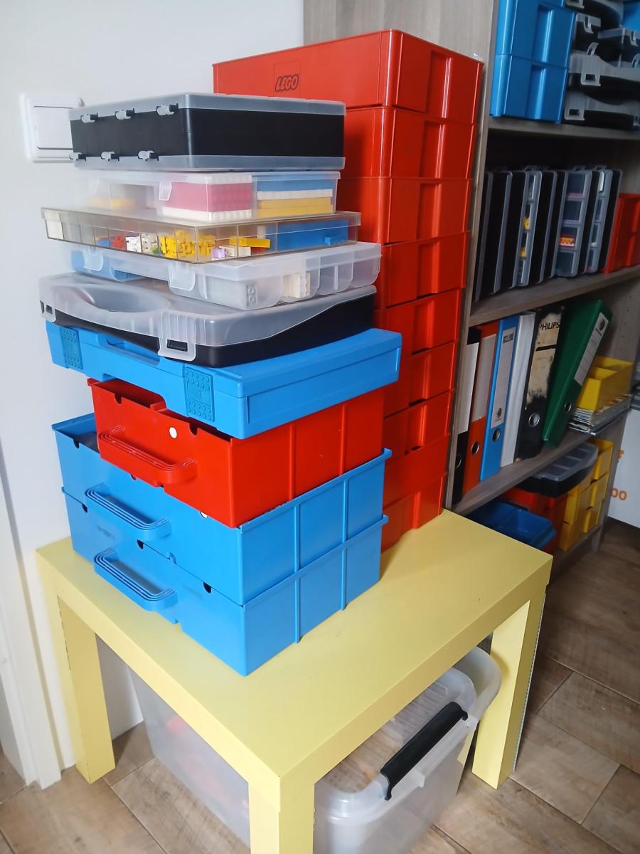 Small lego store with used parts and some sets