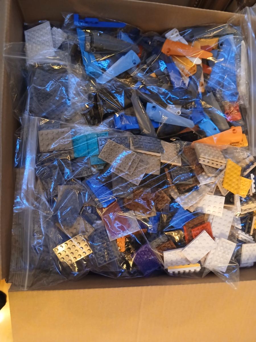 Job lot of very saleable Lego with a good profit     6  FREE 48HR TRACKED POSTAGE