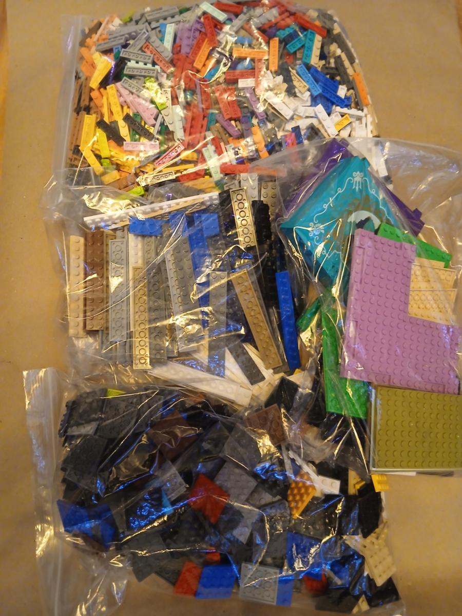 Job lot of very saleable Lego with a good profit     6  FREE 48HR TRACKED POSTAGE