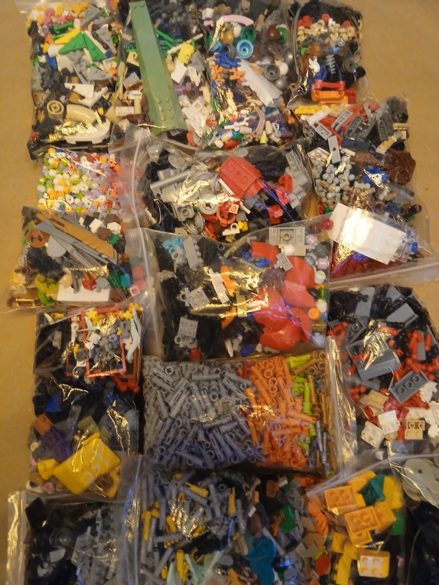Job lot of very saleable Lego with a good profit     6  FREE 48HR TRACKED POSTAGE