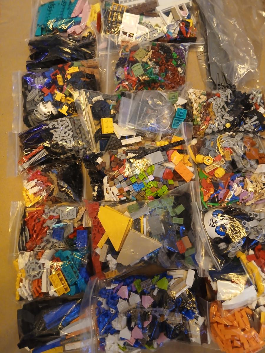 Job lot of very saleable Lego with a good profit     6  FREE 48HR TRACKED POSTAGE