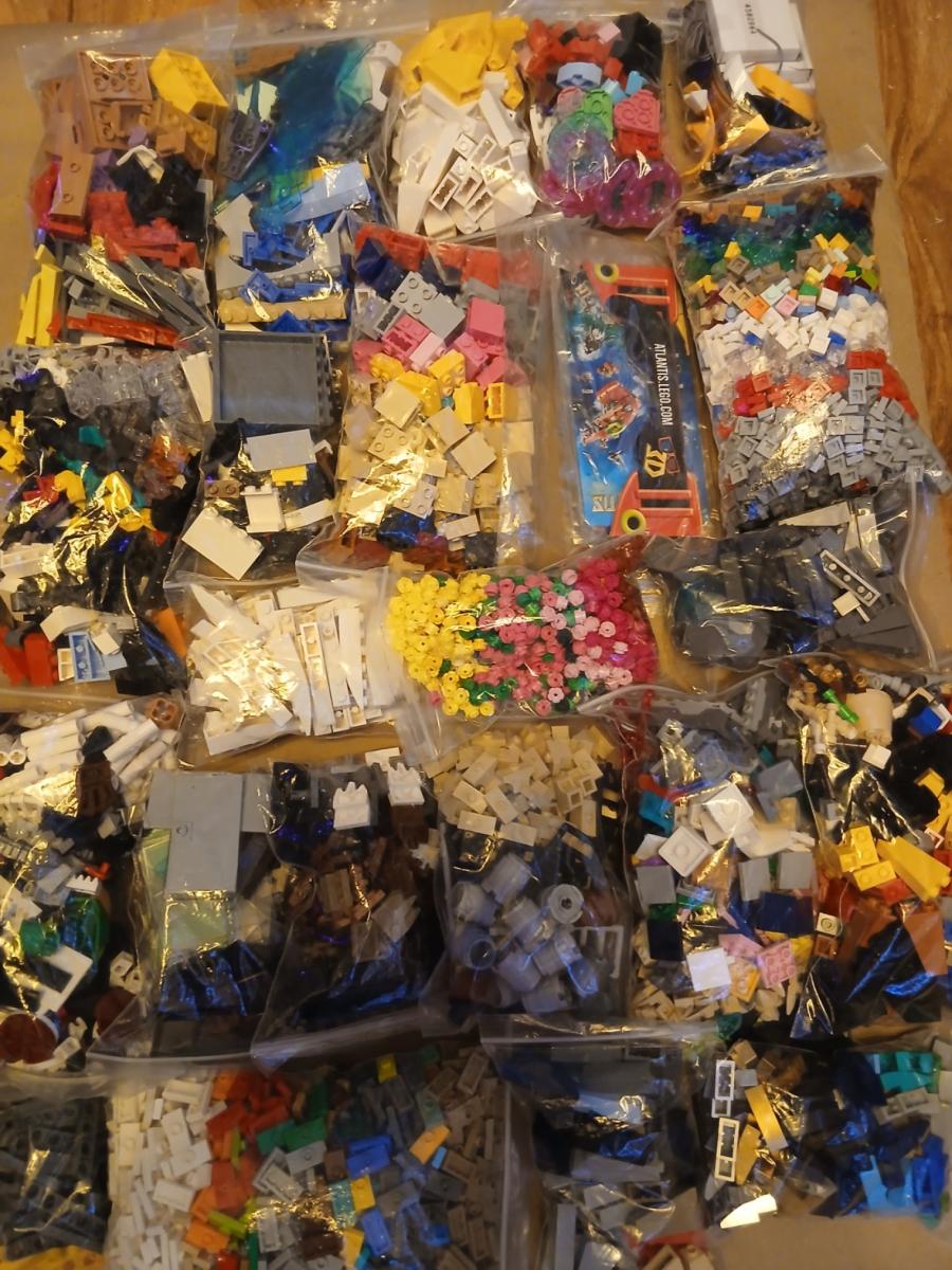 Job lot of very saleable Lego with a good profit     6  FREE 48HR TRACKED POSTAGE
