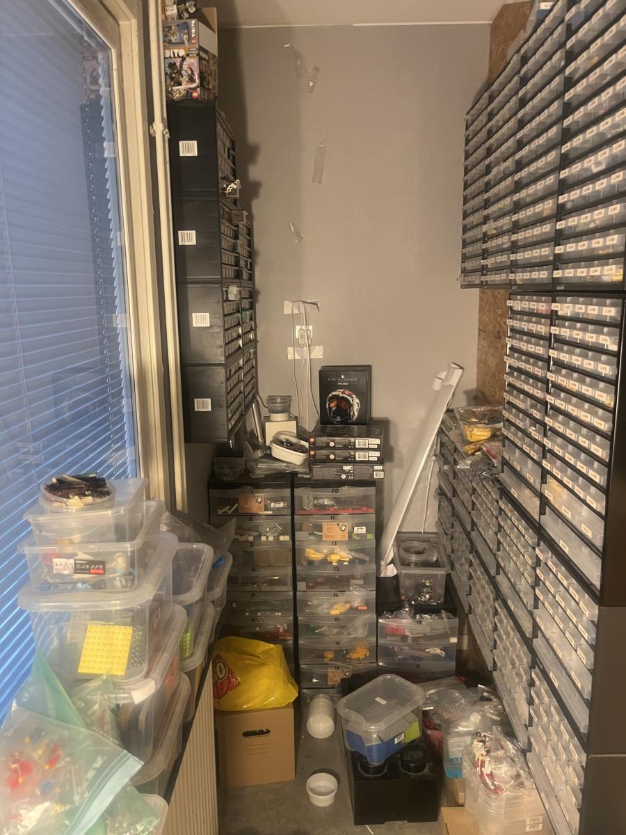 Bricklink store with 210k + items ( up and running ) 