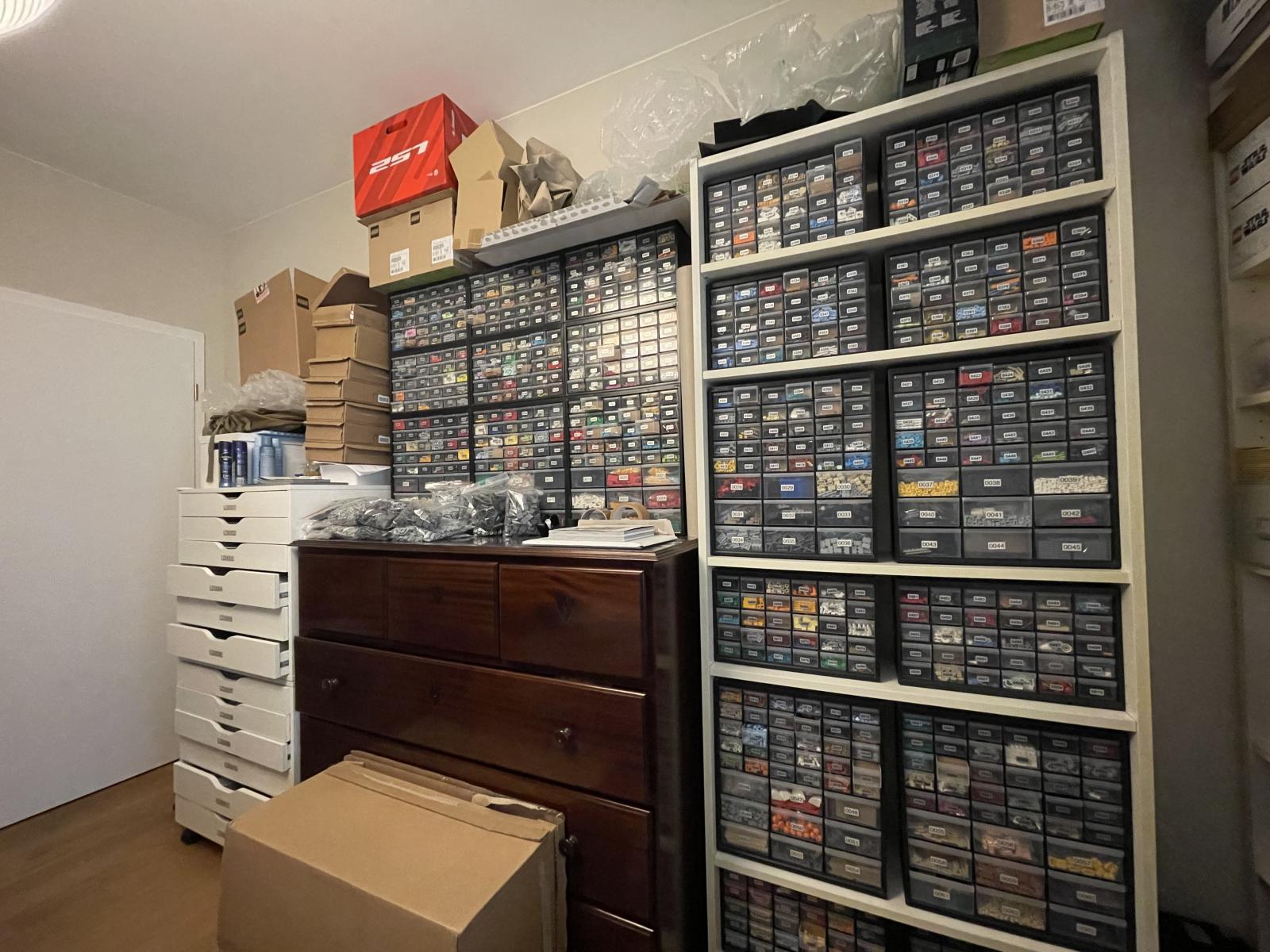 BrickLink Store with 240K+ Parts (ONLY NEW PARTS)