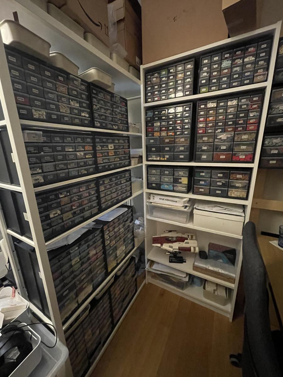 BrickLink Store with 240K+ Parts (ONLY NEW PARTS)