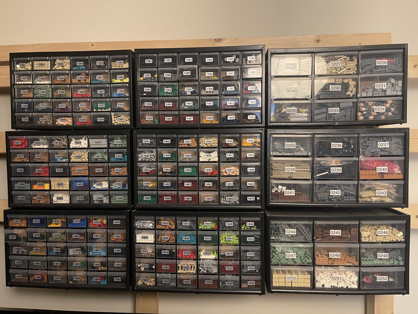 BrickLink Store with 240K+ Parts (ONLY NEW PARTS)