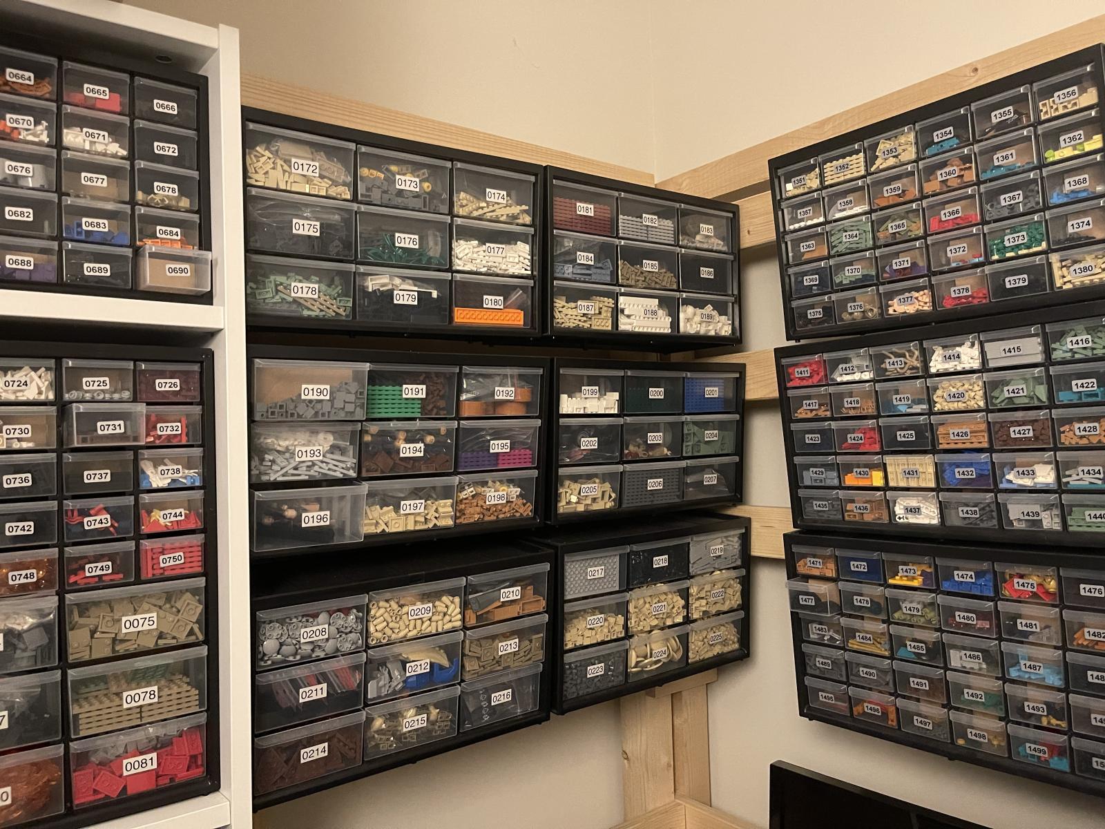 BrickLink Store with 240K+ Parts (ONLY NEW PARTS)