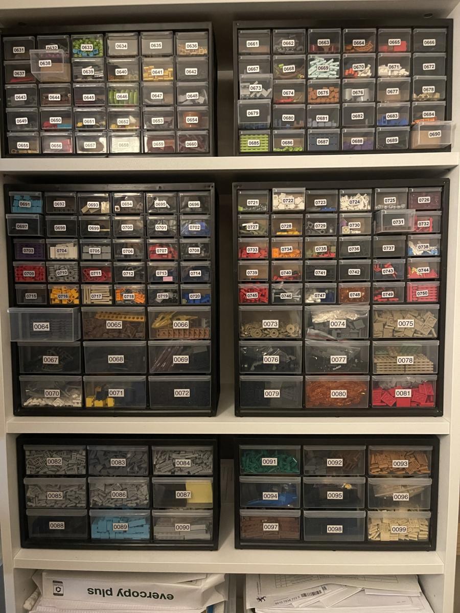 BrickLink Store with 240K+ Parts (ONLY NEW PARTS)