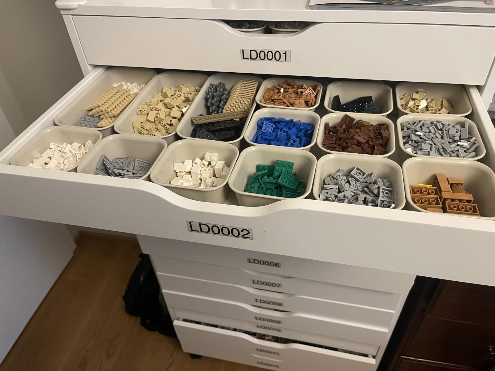 BrickLink Store with 240K+ Parts (ONLY NEW PARTS)