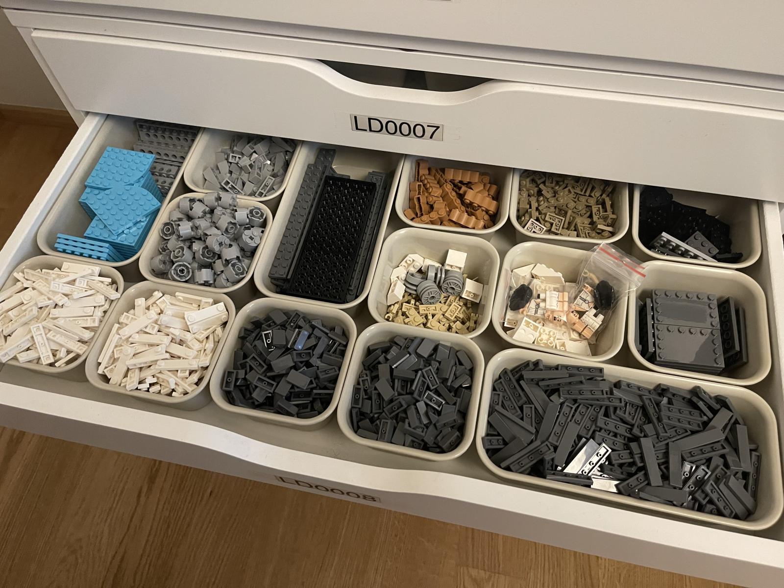 BrickLink Store with 240K+ Parts (ONLY NEW PARTS)