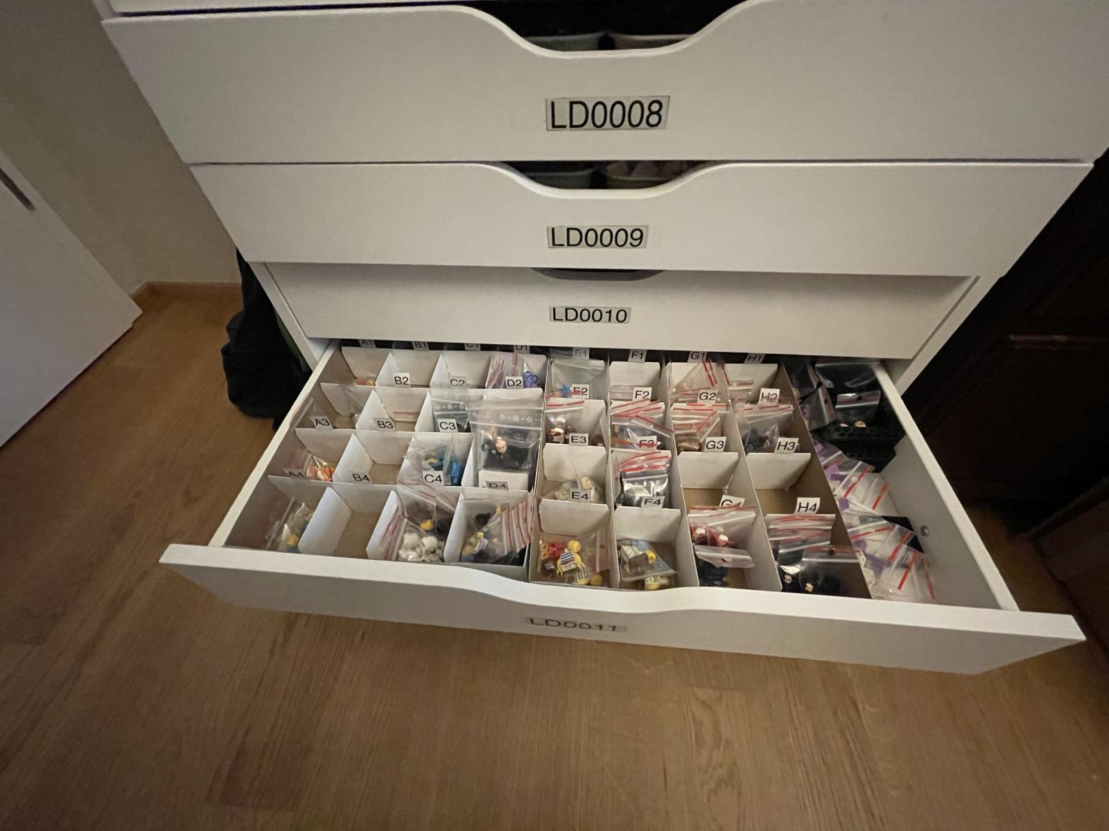 BrickLink Store with 240K+ Parts (ONLY NEW PARTS)