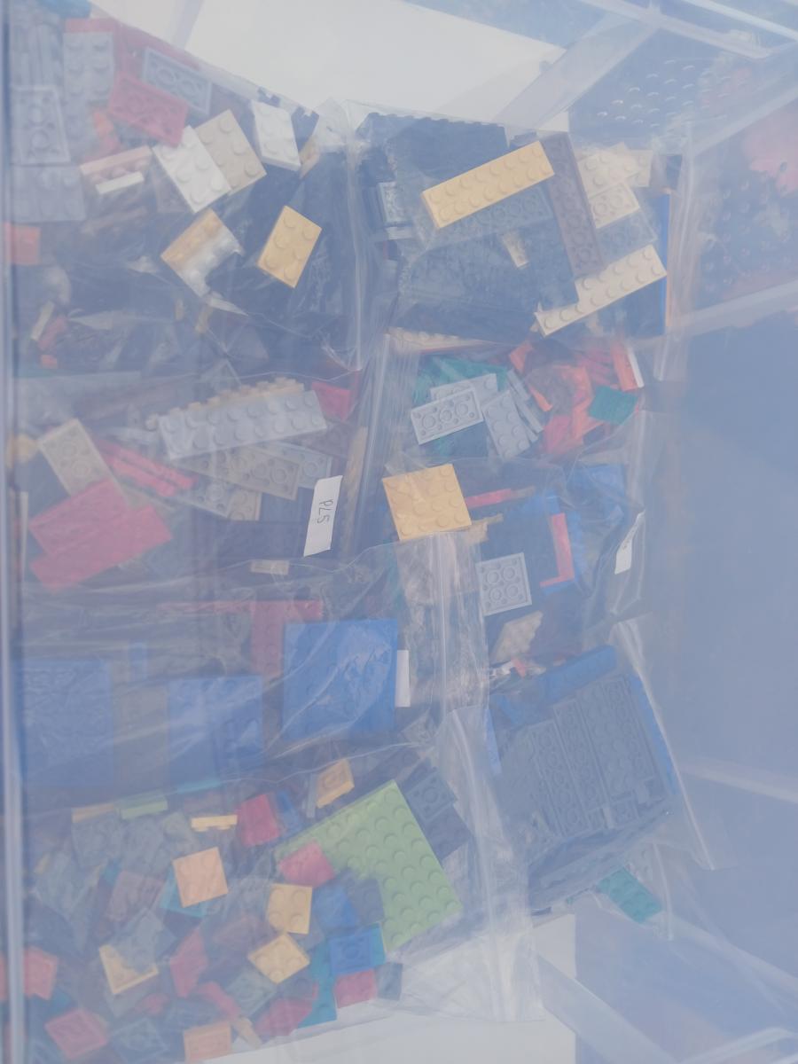 Small Bricklink Store 35k+ Parts and Storage
