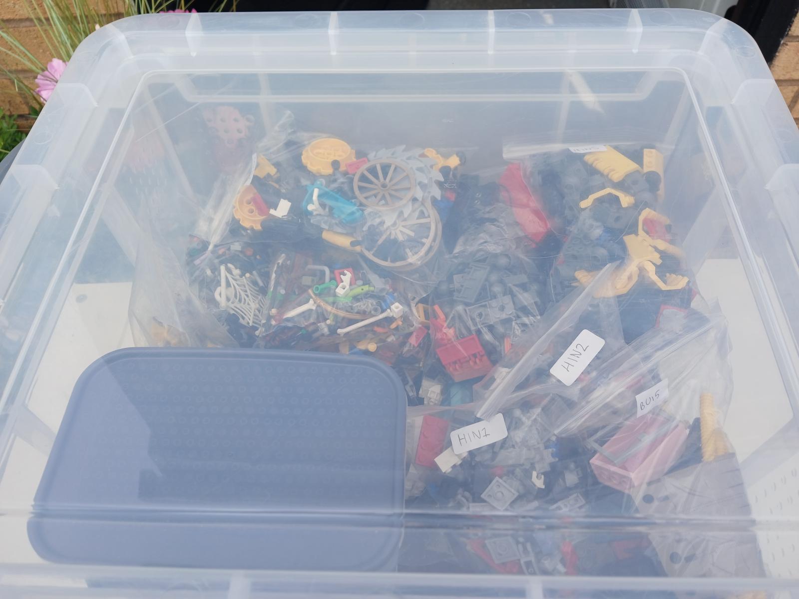 Small Bricklink Store 35k+ Parts and Storage