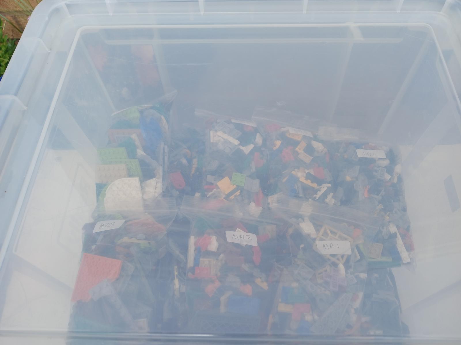 Small Bricklink Store 35k+ Parts and Storage