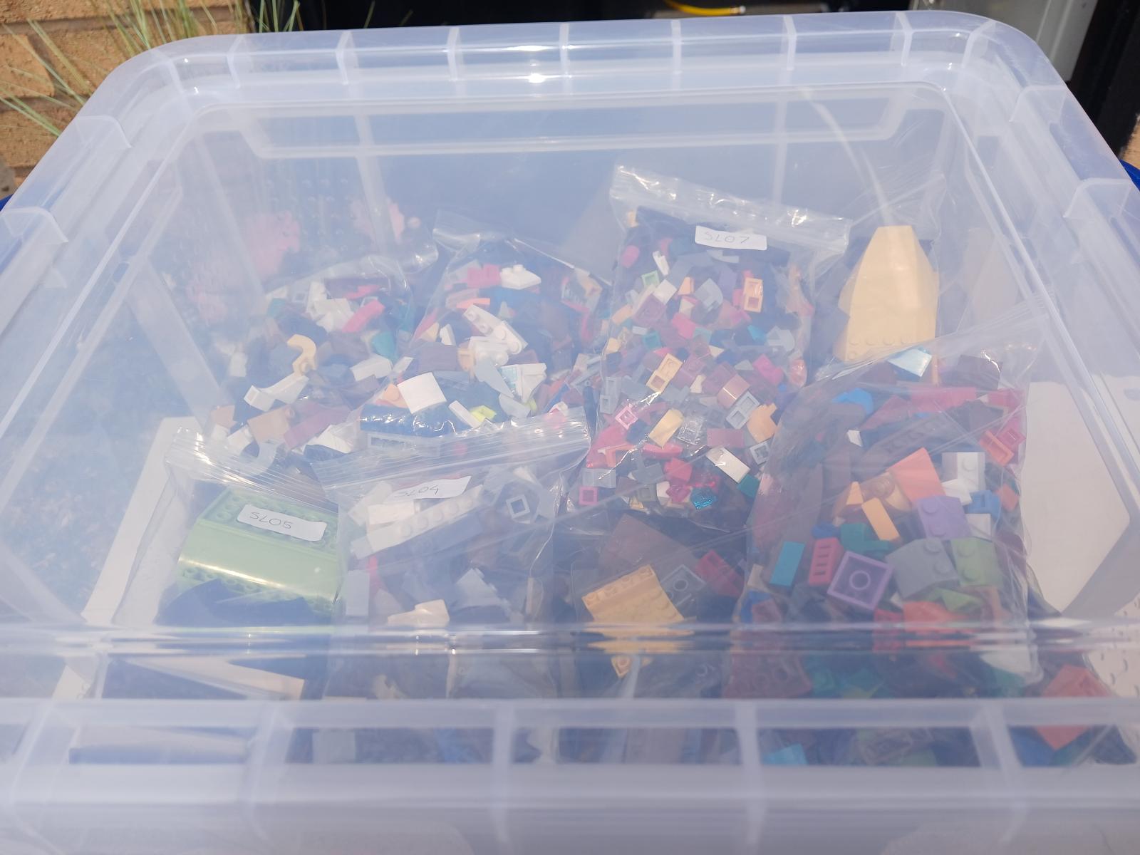 Small Bricklink Store 35k+ Parts and Storage