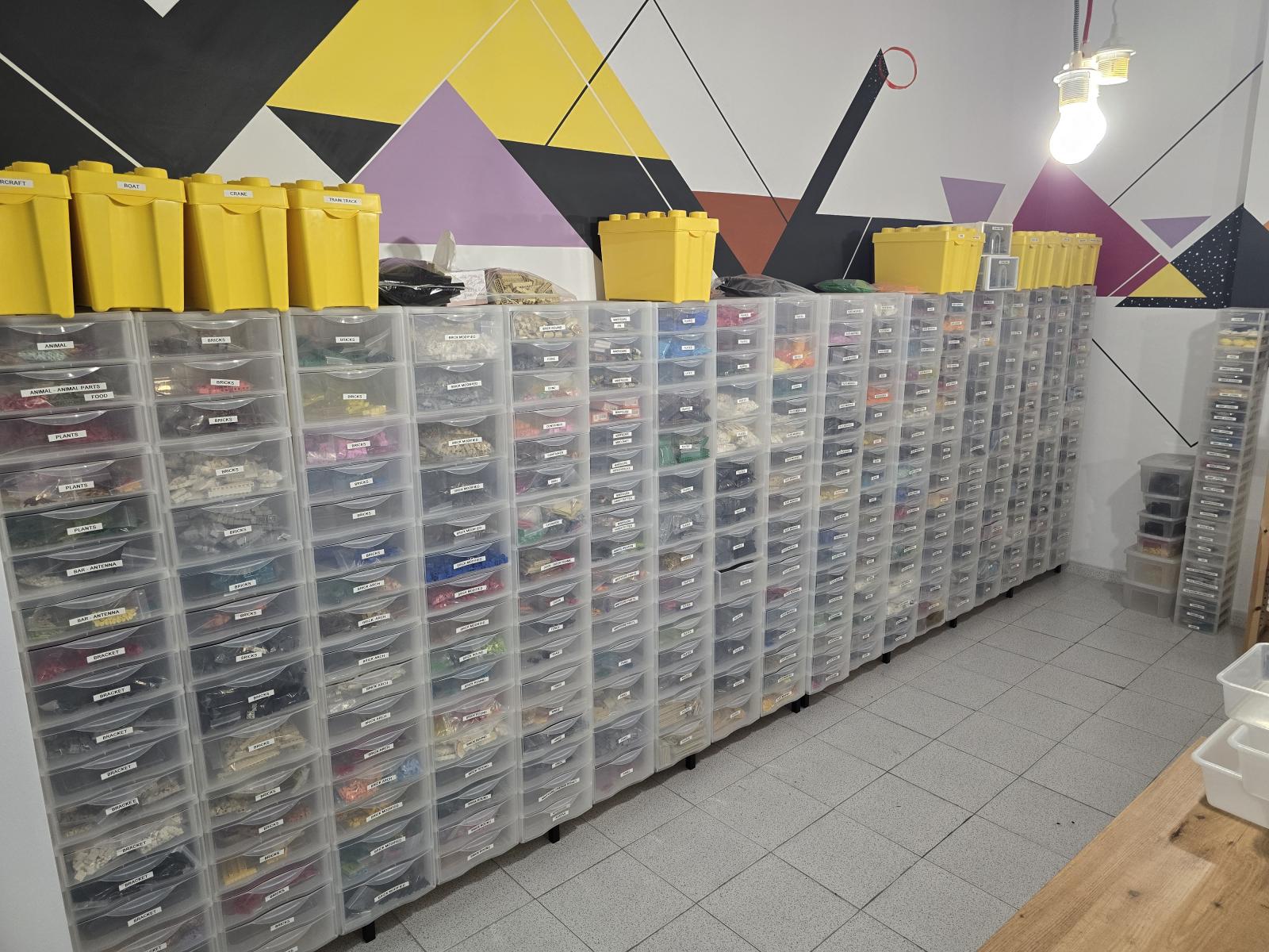 Selling my store, 232,305 parts + 90 minifigures
