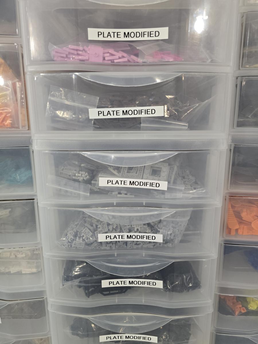 Selling my store, 232,305 parts + 90 minifigures