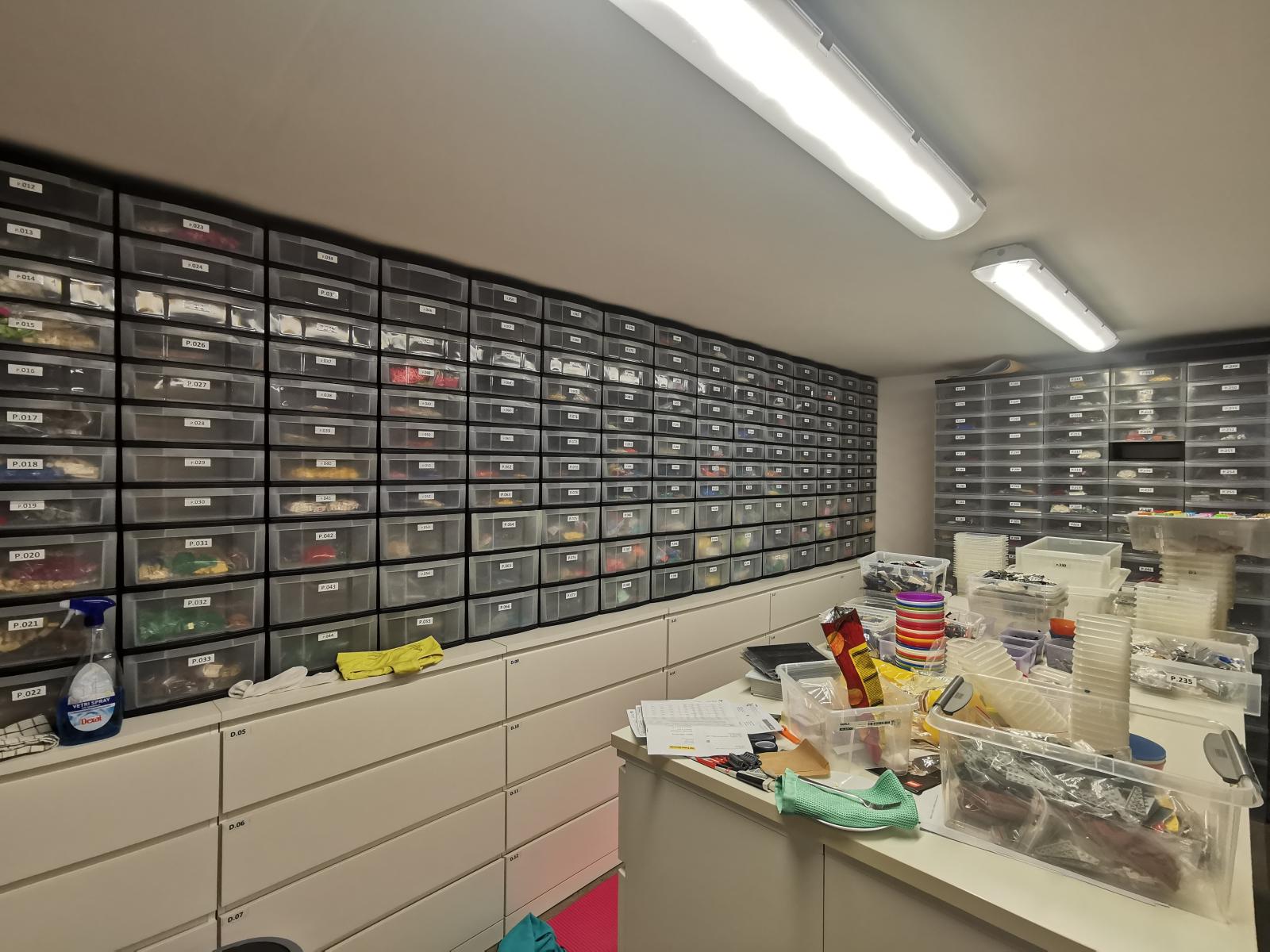 Large Bricklink store - 600.000 plus items!