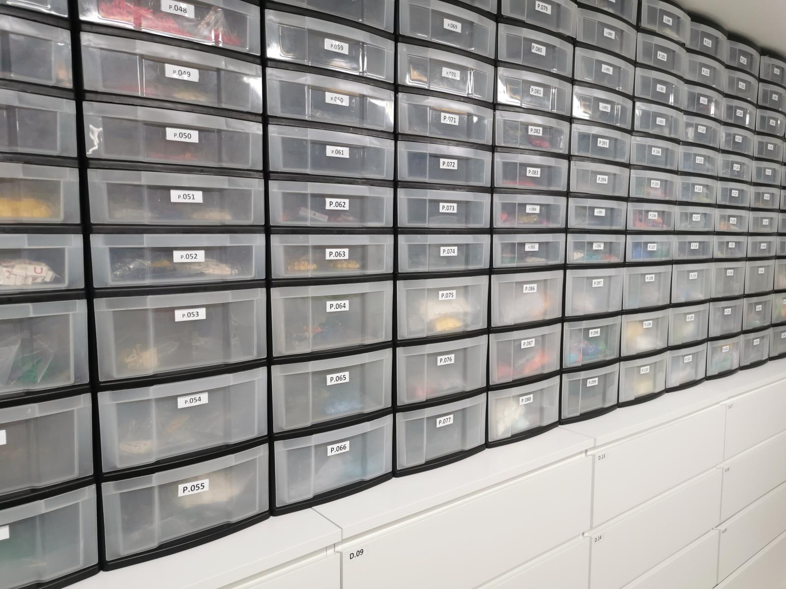 Large Bricklink store - 600.000 plus items!