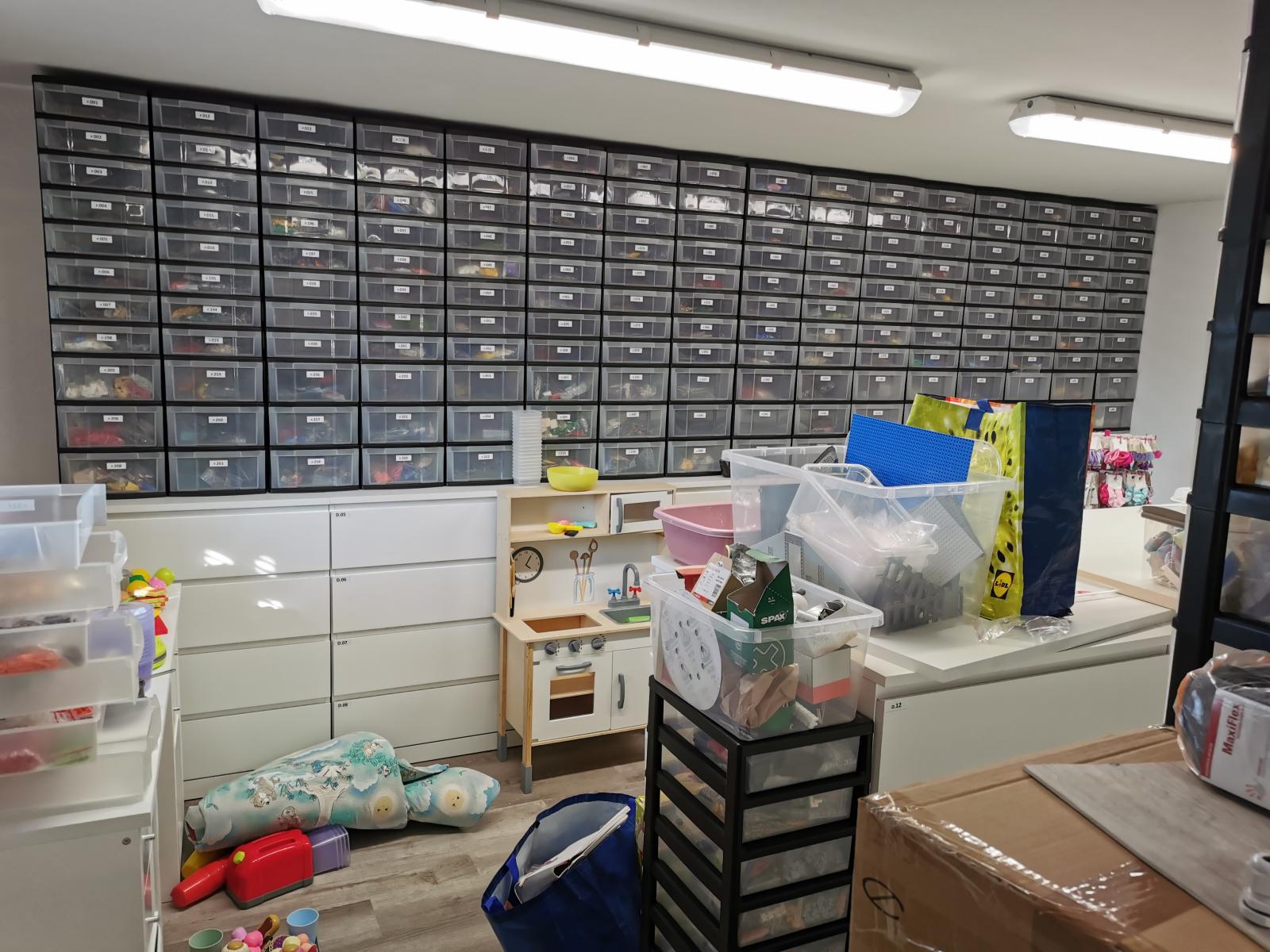 Large Bricklink store - 600.000 plus items!